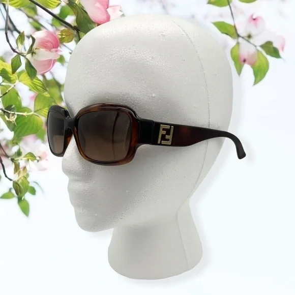 FENDI Sunglasses - Picture 3 of 12